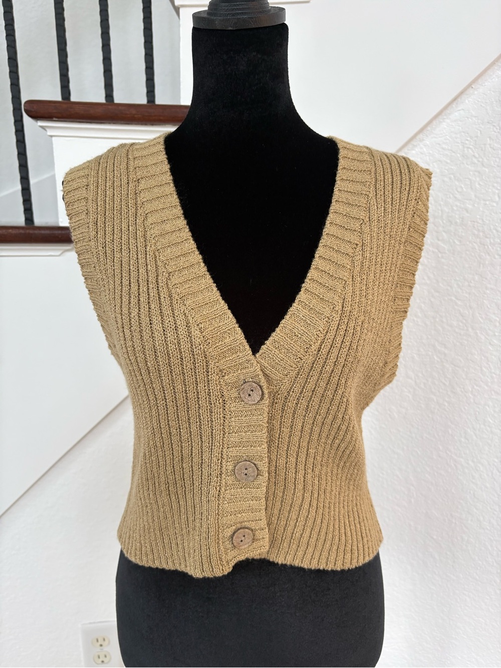 Forever 21 Ribbed V-Neck Button-Front Sweater Vest in Camel